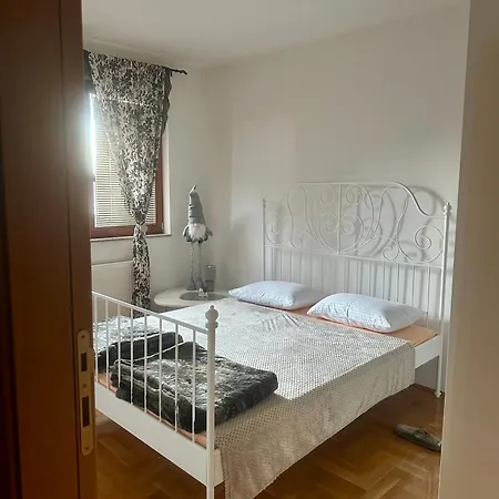 M Apartman, Istocno Sarajevo, Lukavica